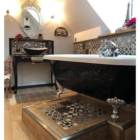 Romantique Parisien, Baignoire Retro Au Pied Du Lit * Boulogne-sur-Mer