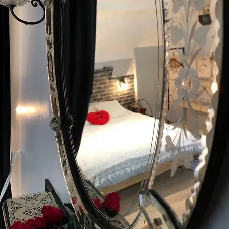 Apartamento Romantique Parisien, Baignoire Retro Au Pied Du Lit